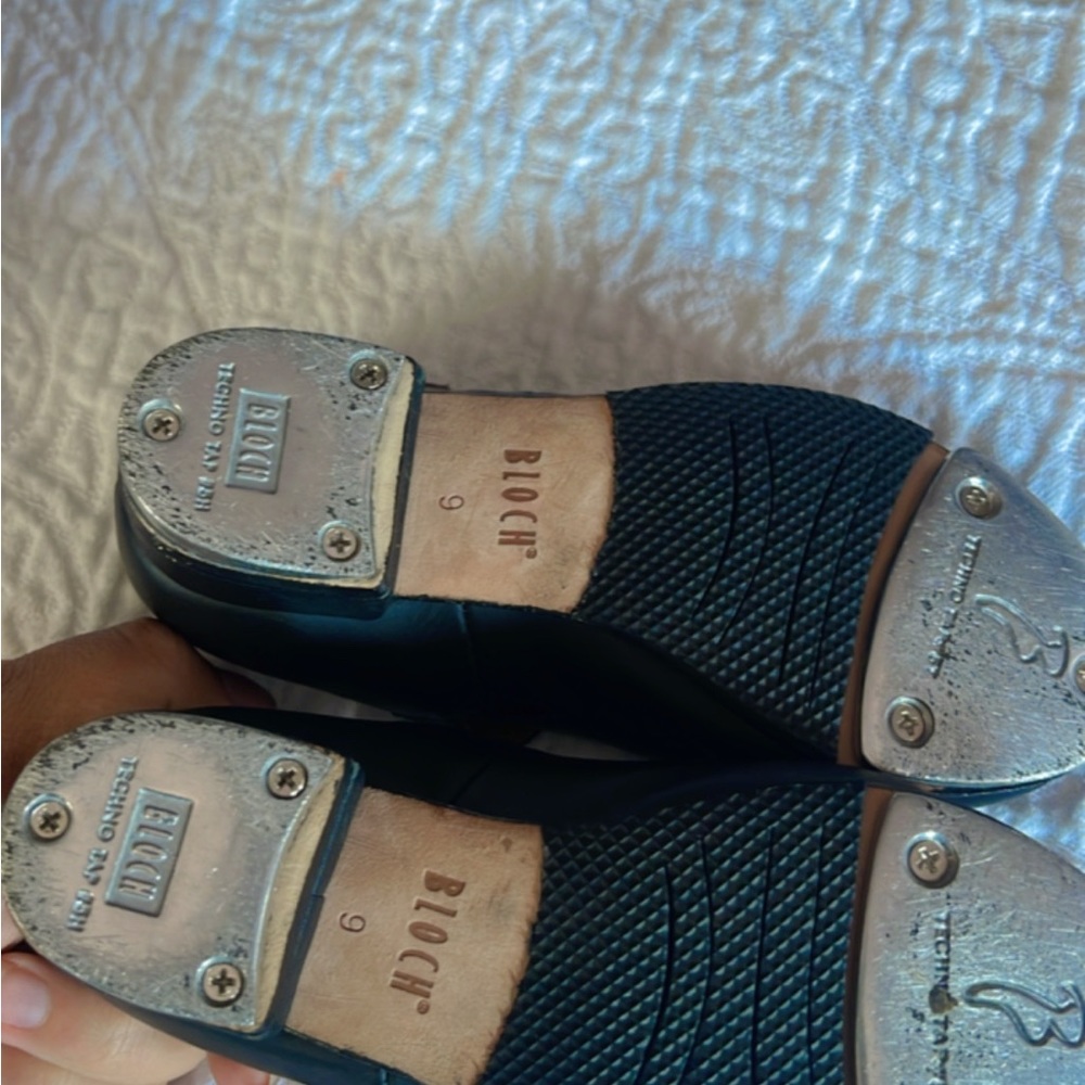 Used Kids Bloch Tap shoes size 9